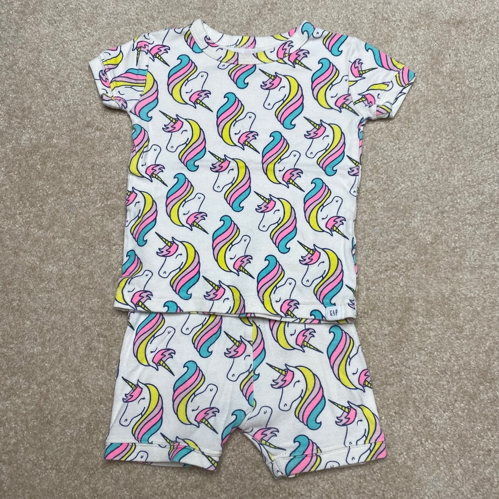 Gap white unicorn two piece pajama set size 18 to 24 months